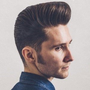 Pompadour Saç Stiline Sahip Erkek